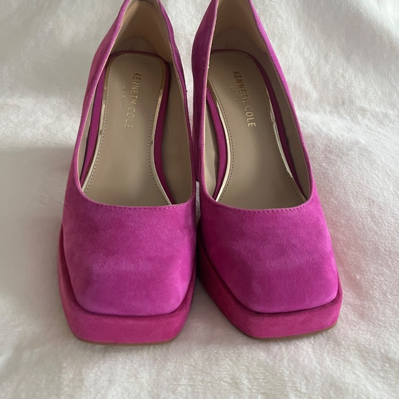 Kenneth Cole Magenta Suede Platform Pumps - Picture 2 of 2